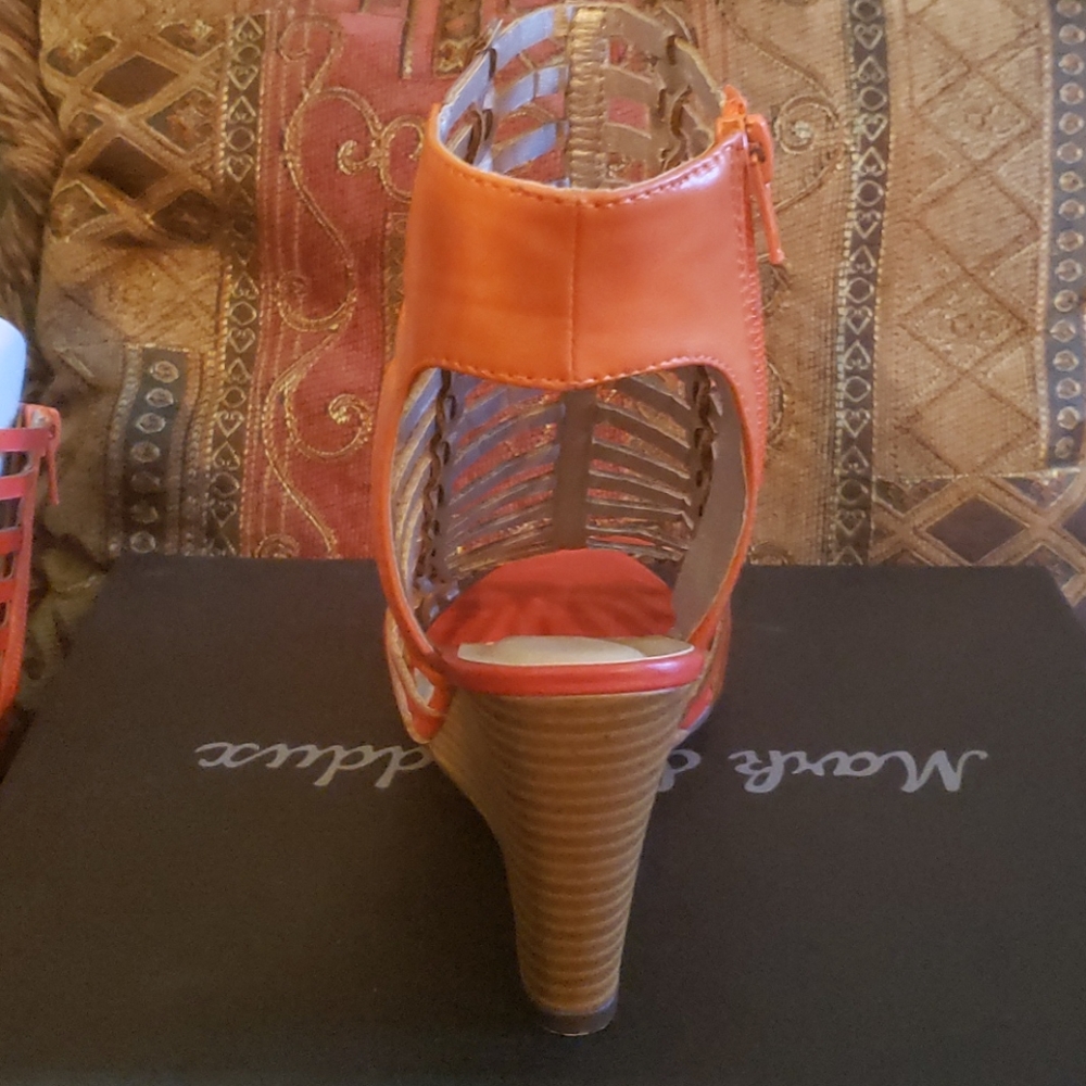 Shoes - Picture 4 of 4